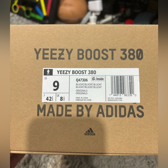 Yeezy Boost 380 - Picture 3 of 7